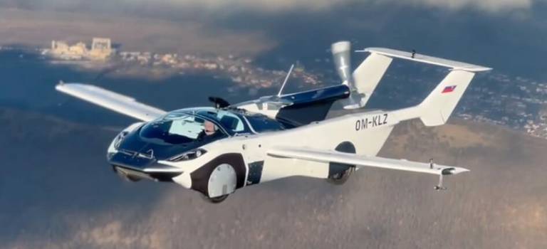 В Словакии представили летающий автомобиль AirCar 2