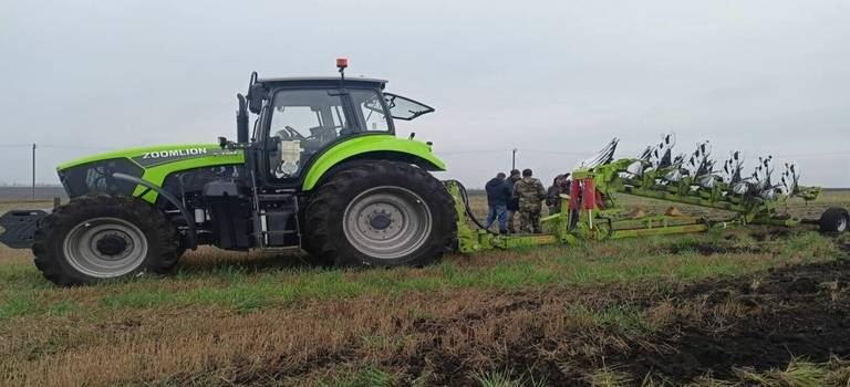 В одном из хозяйств нашего региона завершился демопоказ трактора PL2304