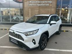 Toyota RAV4 2023 г. (белый)