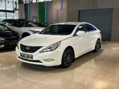 Hyundai SONATA 2011 г. (белый)