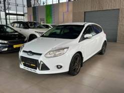 Ford Focus 2013 г. (белый)