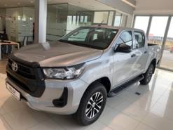 Toyota Hilux 2.4d MT6 (150 Л.С.) AWD Стандарт