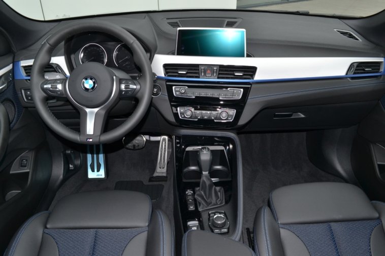 BMW X2 2.0d AT (150 л.с.) 4WD xDrive18d Base