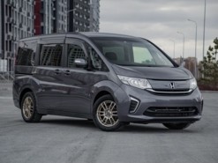 Honda Stepwgn 2015 г. (серый)
