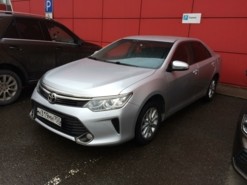 Toyota Camry 2015 г. (серебряный)