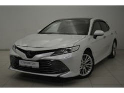 Toyota Camry 2019 г. (белый)