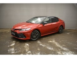 Toyota Camry 2021 г. (красный)