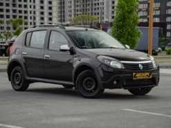 Renault Sandero 2012 г. (черный)